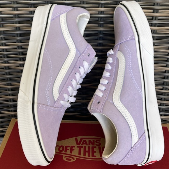 •Vans WMNS Old Skool Color Theory Purple Heath
VN0A5JMIZS0
Sneakers - Picture 12 of 16